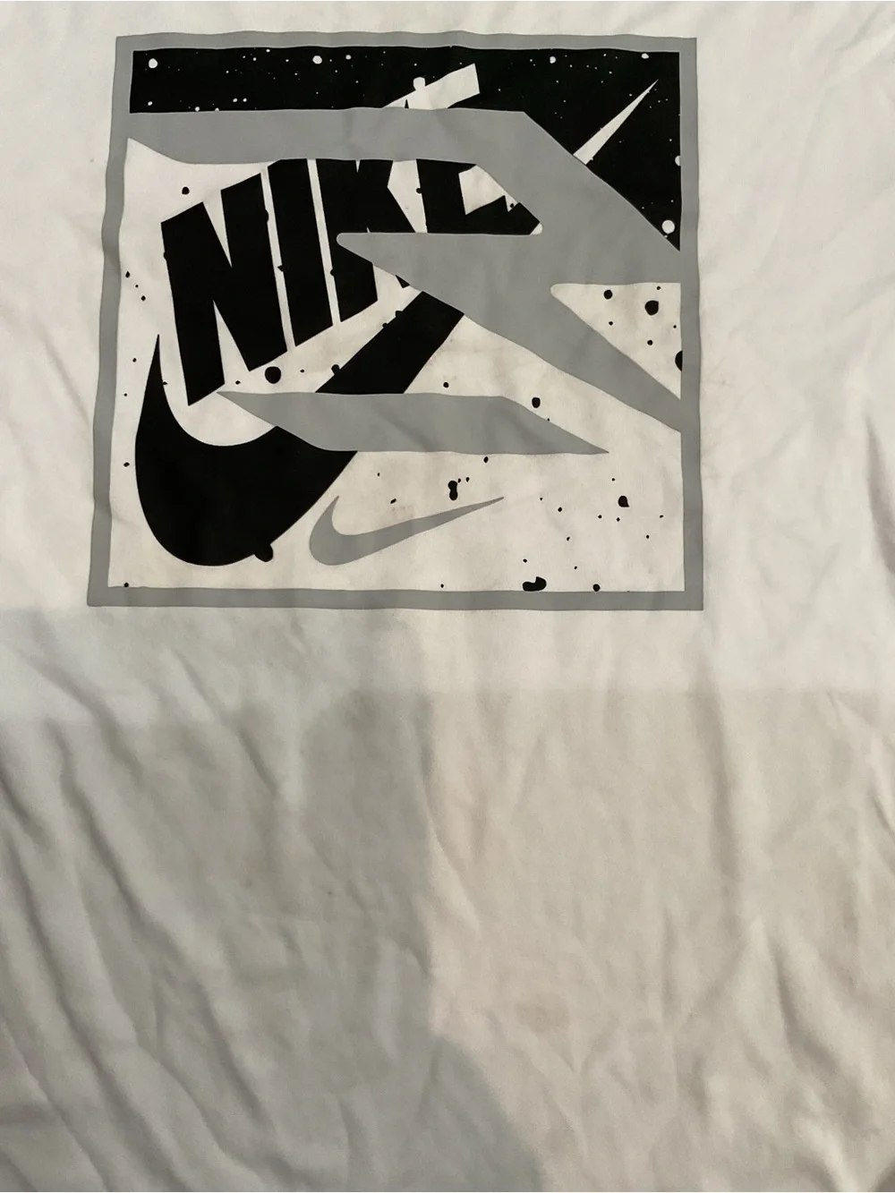 Nike Boys White Graphic Shirt Size L (12–13 Years)